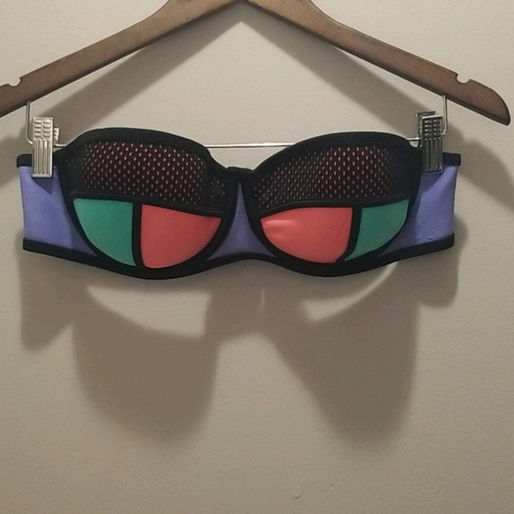 Body glove swimsuit top. - Picture 1 of 4